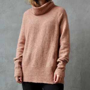 SOLD🔅Aritzia Alpaca Blend Apricot Sweater